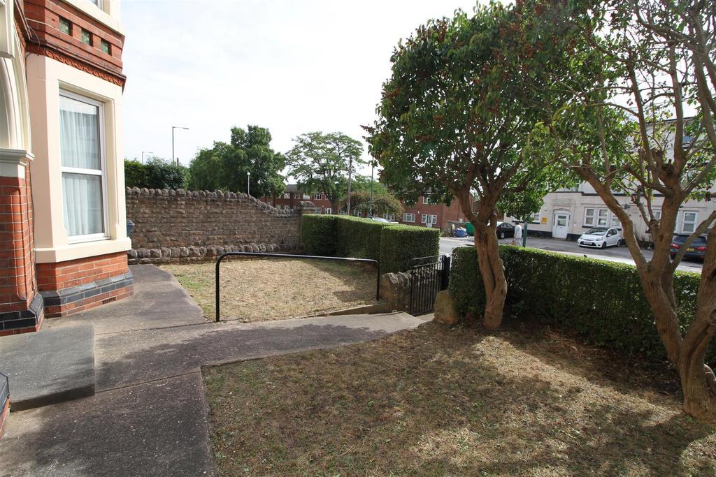 Flat 1, 256 Highbury... 2 bed flat £750 pcm (£173 pw)