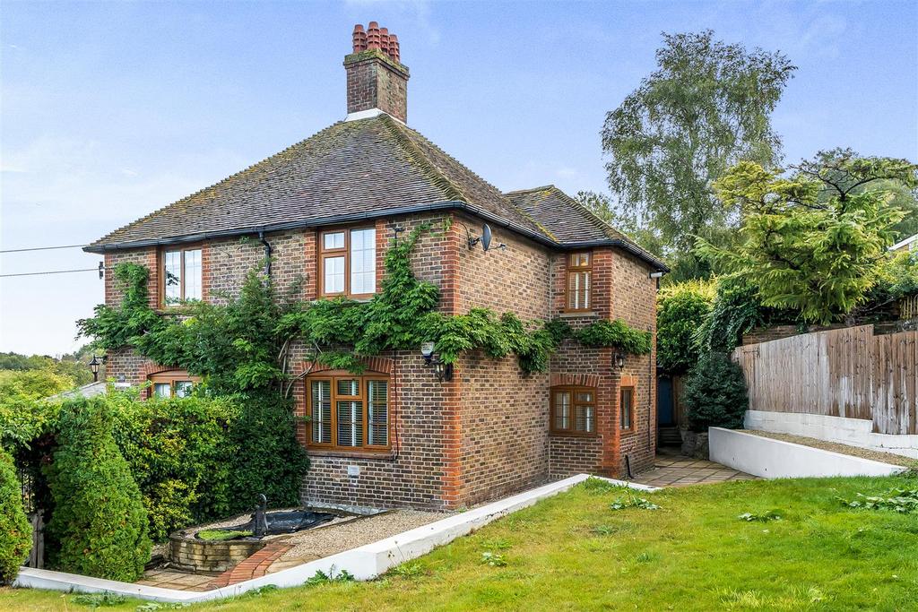 Station Hill, East Farleigh, Maidstone 3 bed semidetached house for