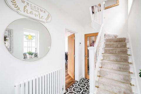 5 bedroom detached house for sale - Dovehouse Gardens, Chingford