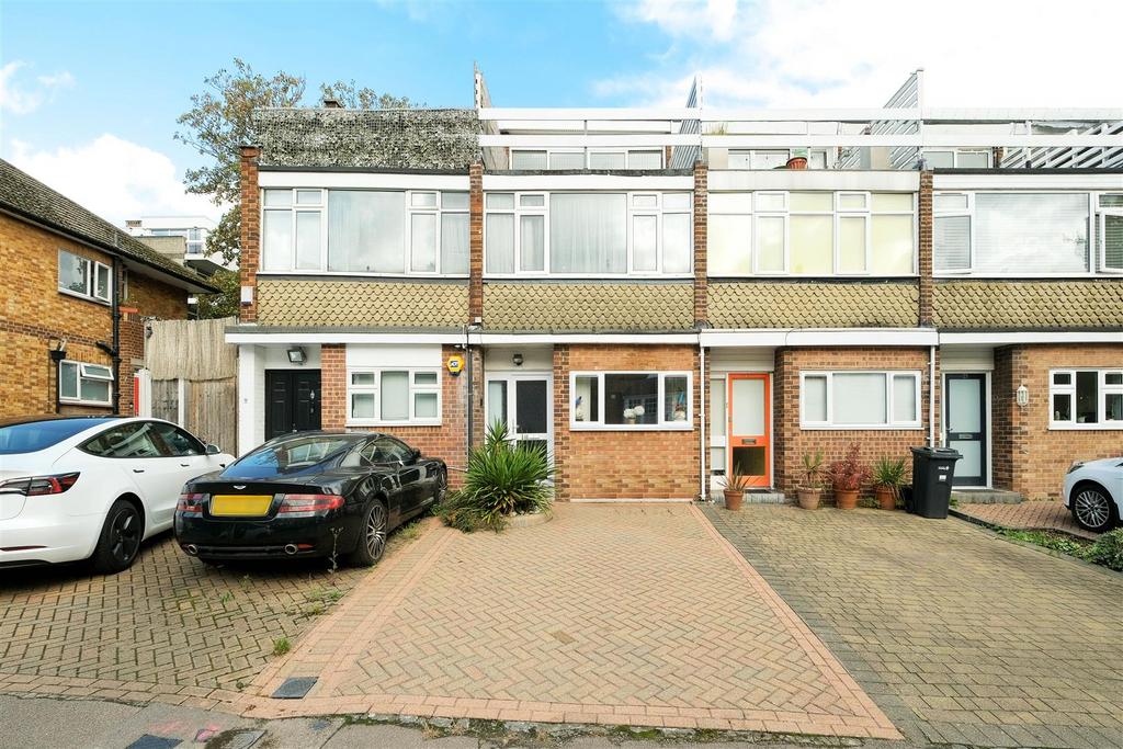 Tavistock Road, South Woodford 3 bed house £650,000