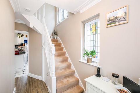 72 Leadale Avenue, London, E4 8AY