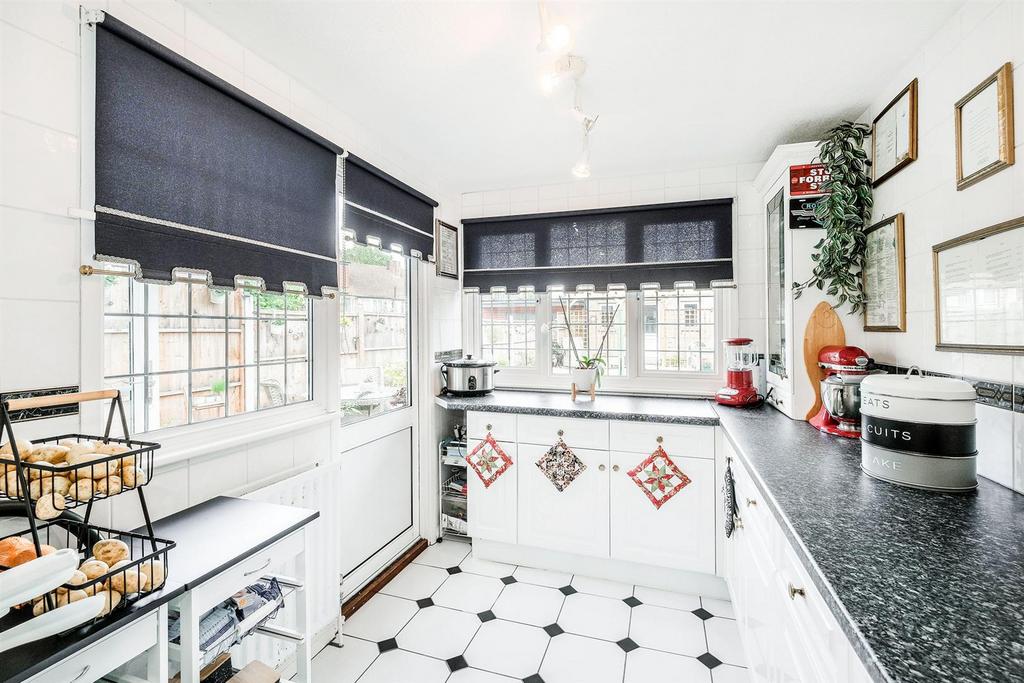 72 Leadale Avenue-14 resized.jpg