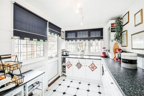 72 Leadale Avenue, London, E4 8AY