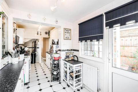72 Leadale Avenue, London, E4 8AY