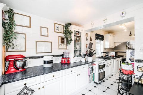 72 Leadale Avenue, London, E4 8AY