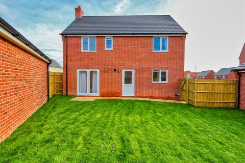 4 bedroom detached house to rent, Hawkshead Way, Off Dunston Lane, Chesterfield S41