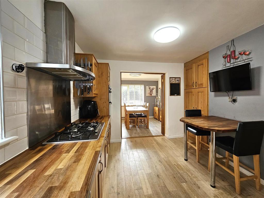 KITCHEN 2.jpg