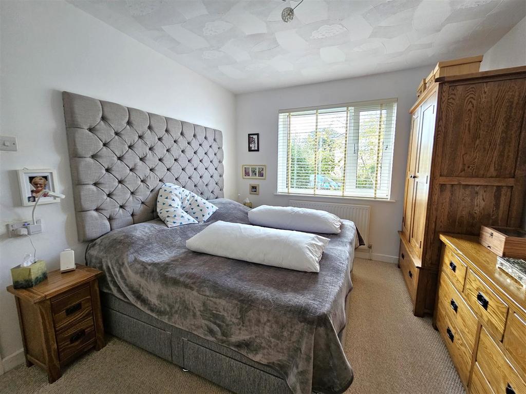 BED 1.jpg