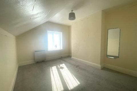 3 bedroom flat for sale, Atwick Road, Hornsea