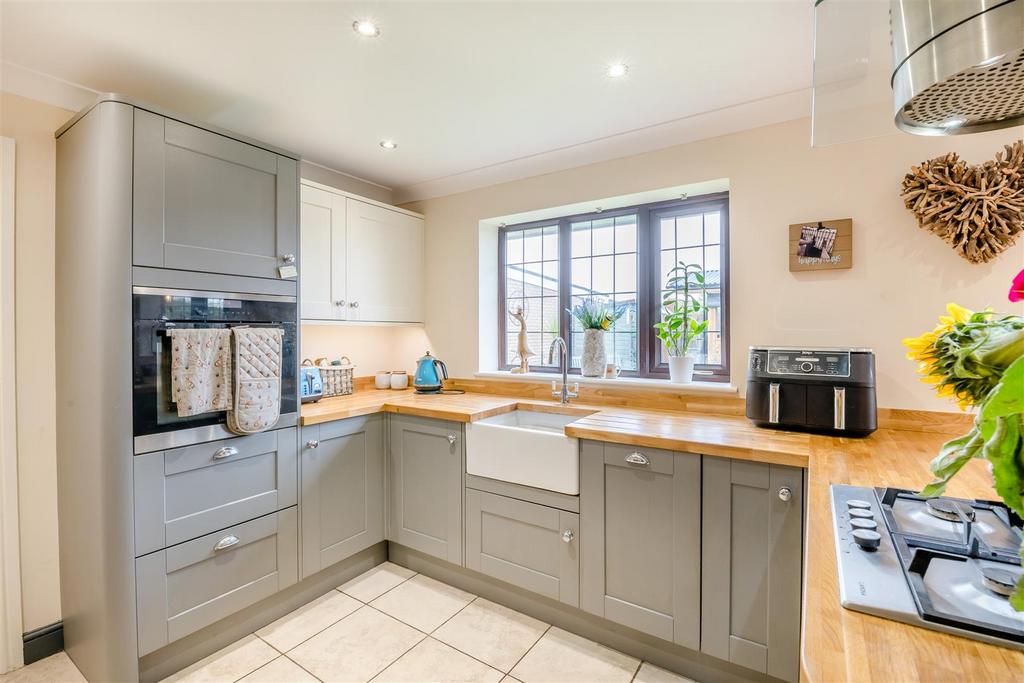 8569882-interior11.jpg