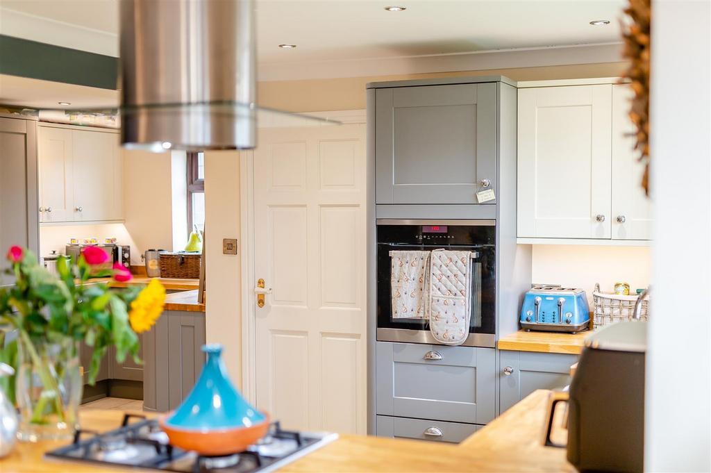 8569882-interior38.jpg