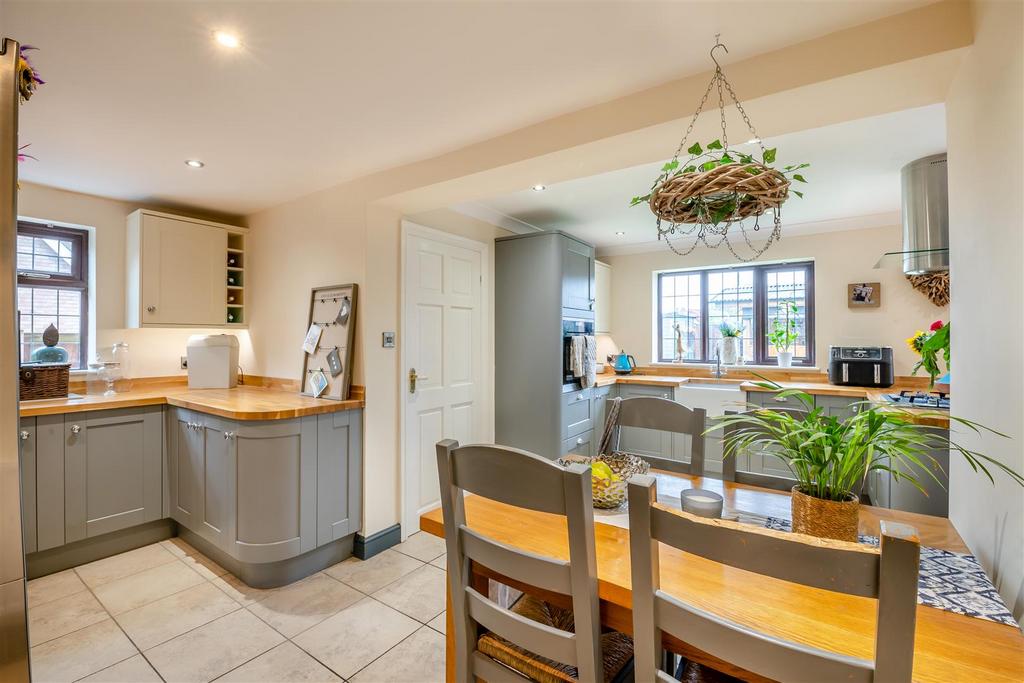 8569882-interior08.jpg
