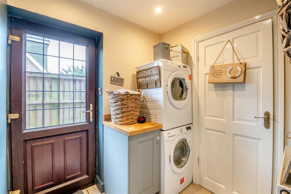 8569882-interior06.jpg