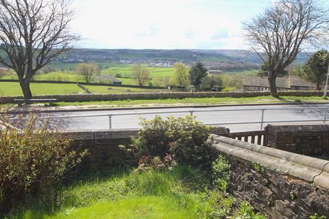 134 Cross View, Oakworth, Keighley, BD22 7EW