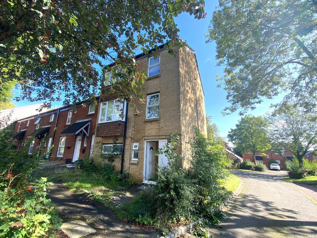 Field Rose Square, Ecton Brook, Northampton NN3 5 bed end of terrace