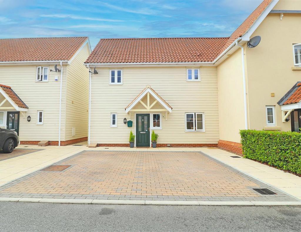 Elder Road, Latchingdon 2 bed semidetached house for sale £325,000