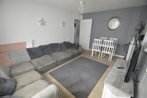 1 bedroom apartment for sale, Aidan Close, Dagenham