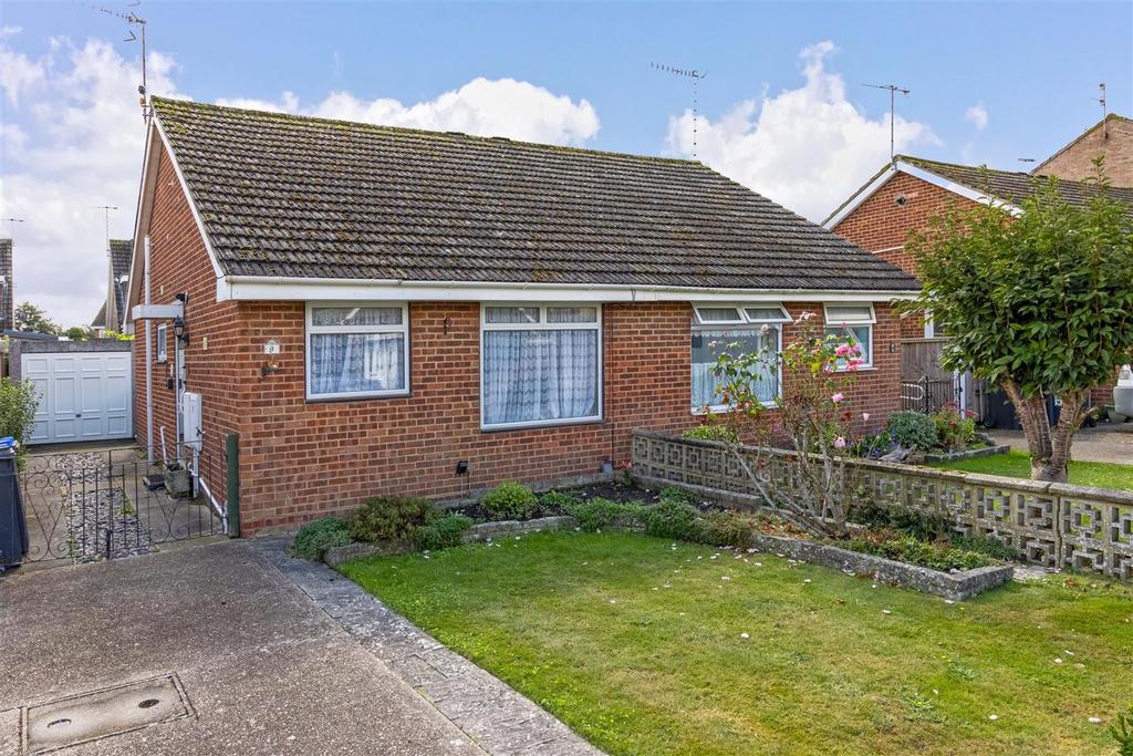 Manitoba Way, Worthing 2 bed semidetached bungalow for sale £265,000