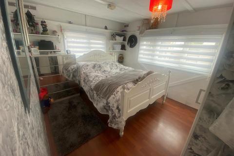 2 bedroom mobile home for sale - Breach Barns Lane, Waltham Abbey