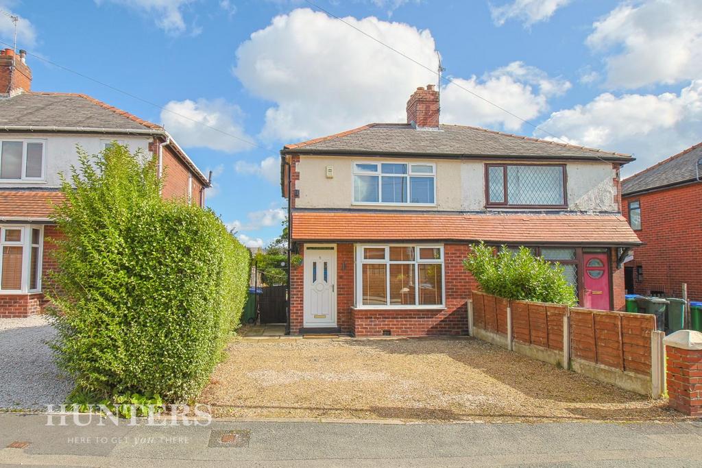 Smithy Bridge Road, Dearnley, OL15 8PT 2 bed semidetached house for