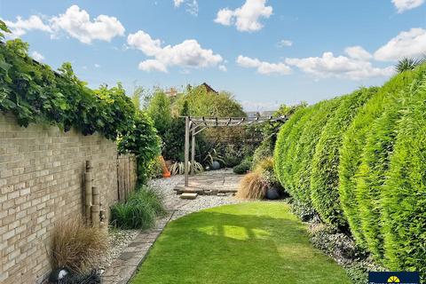 3 bedroom semi-detached house for sale, Aylesbury Avenue, Eastbourne