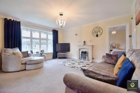 1 bedroom flat for sale, Sussex Gardens, Hucclecote