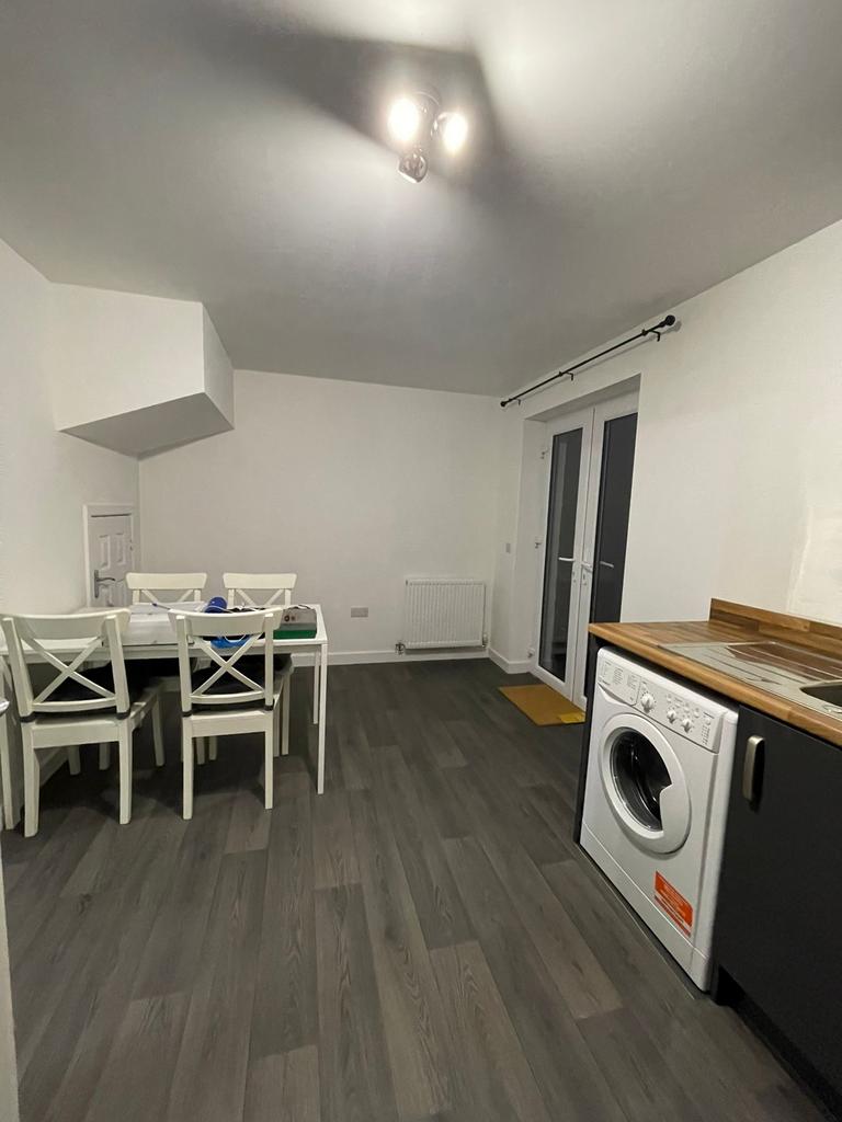 Knoll Park, Melrose Gait... 3 bed terraced house £825 pcm (£190 pw)