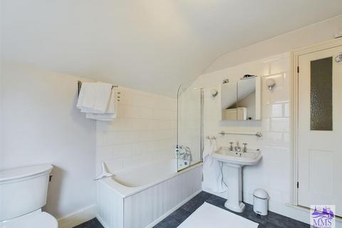 27 Grove Road, Rochester, ME2 4BX