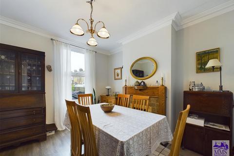 27 Grove Road, Rochester, ME2 4BX