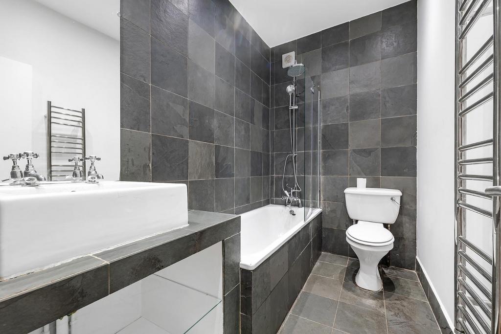 Bathroom.JPG