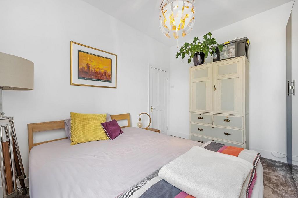 Bedroom 2 (2).JPG