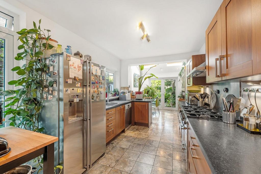 Kitchen (3).JPG