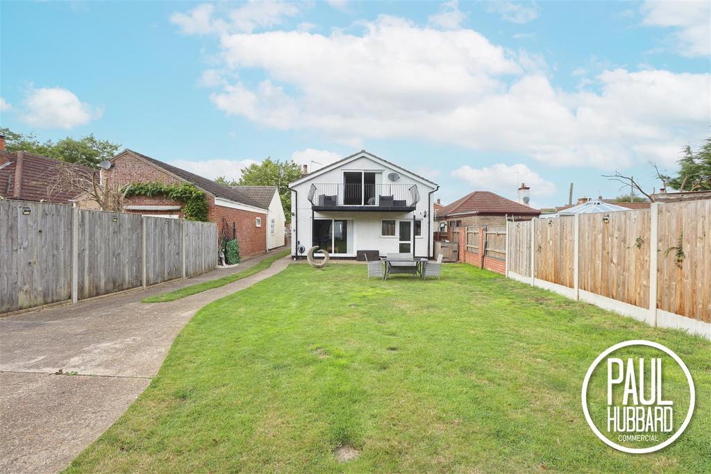 Sands Lane, Oulton Broad, NR32 4 bed detached bungalow for sale £425,000