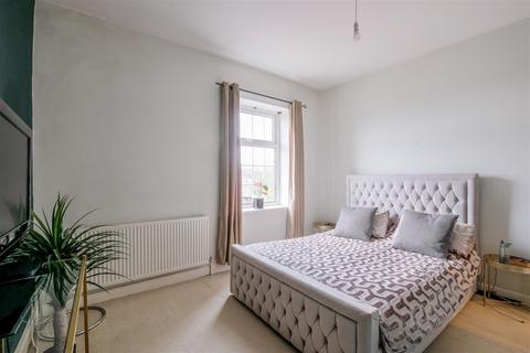 2 bedroom terraced house to rent, Burn Road, Huddersfield, HD3
