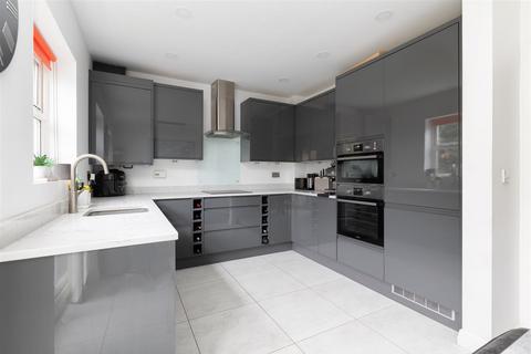 153 Bronte Avenue, Fairfield, Hitchin, SG5 4FT