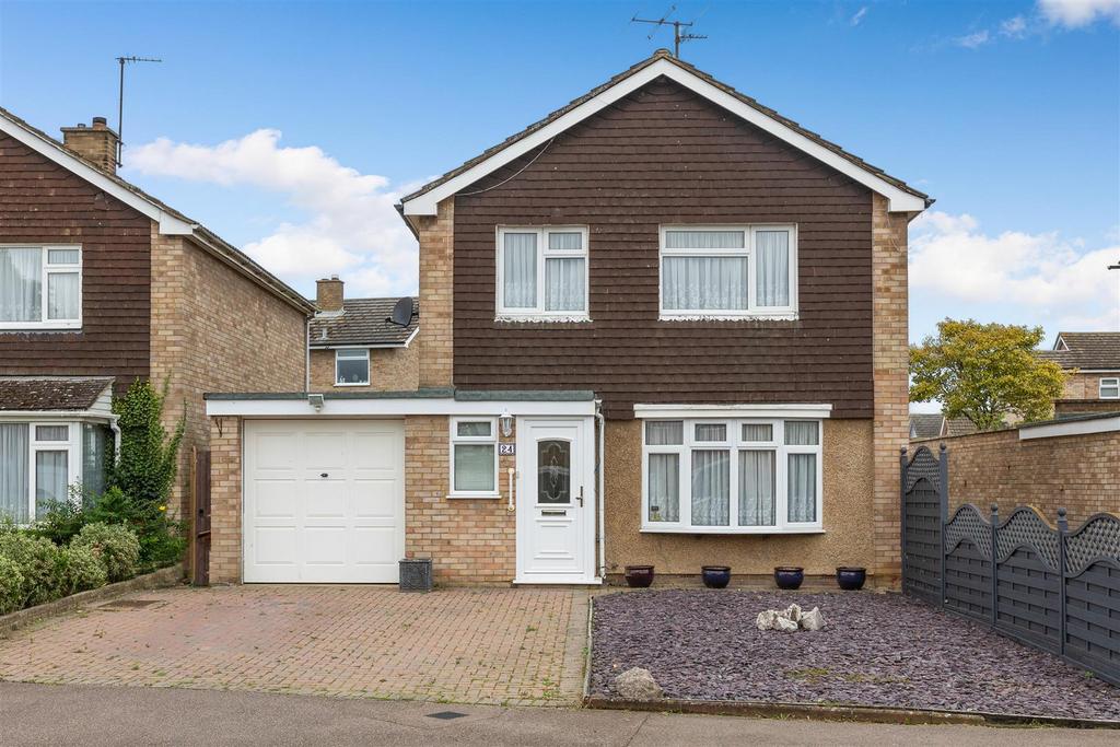 Hazel Grove, Stotfold, Hitchin, Herts SG5 4JZ 3 bed detached house for