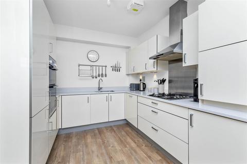 2 bedroom flat for sale - Southlands Way, Shoreham-By-Sea
