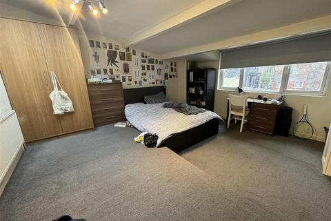 6 bedroom terraced house to rent, Richmond Mount, Hyde Park, Leeds. LS6 1DF