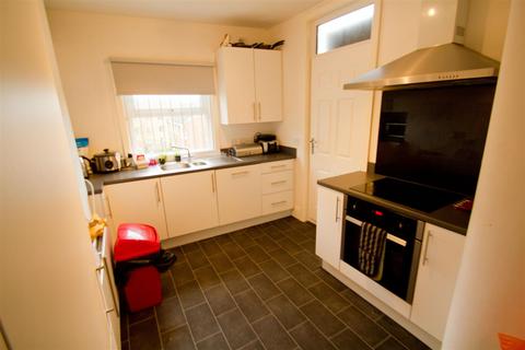 6 bedroom terraced house to rent - Blenheim Crescent, Hyde Park, Leeds, LS2 9AY