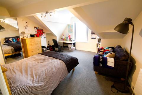 6 bedroom terraced house to rent - Blenheim Crescent, Hyde Park, Leeds, LS2 9AY
