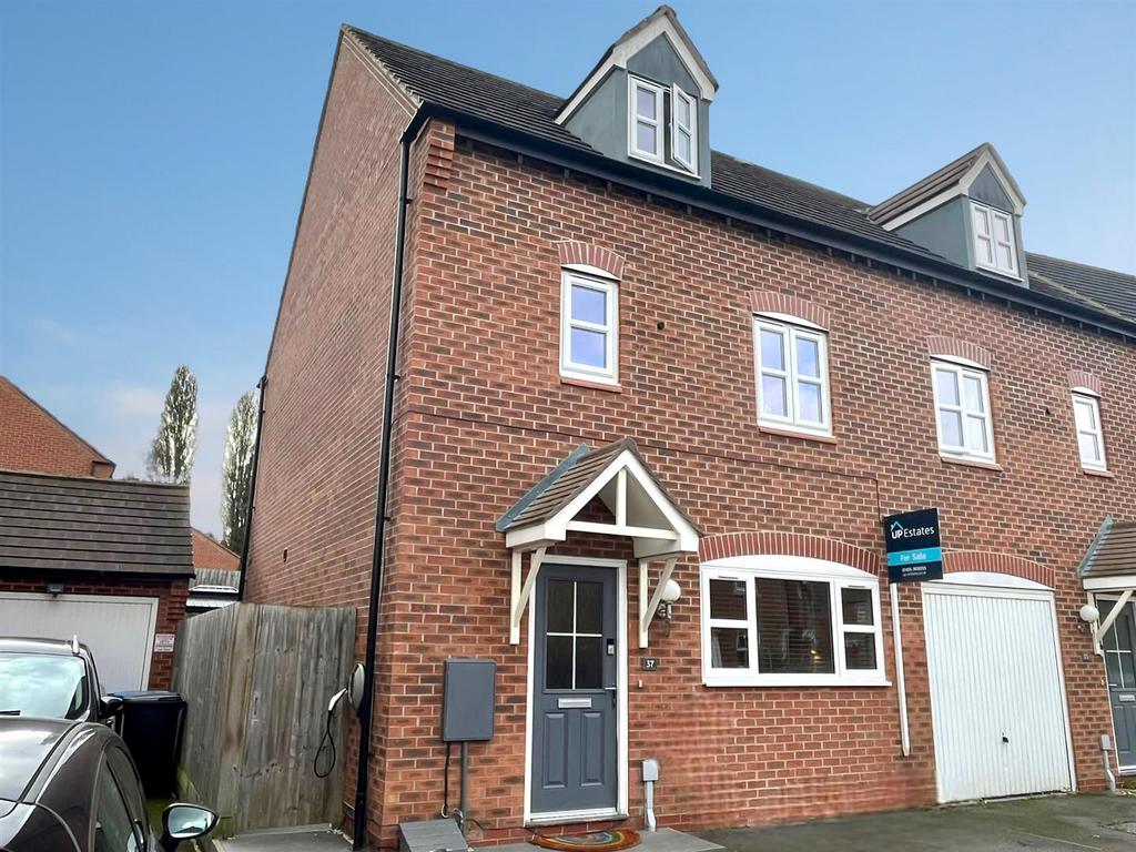 Olympic Way, Hinckley 3 bed semidetached house £295,000