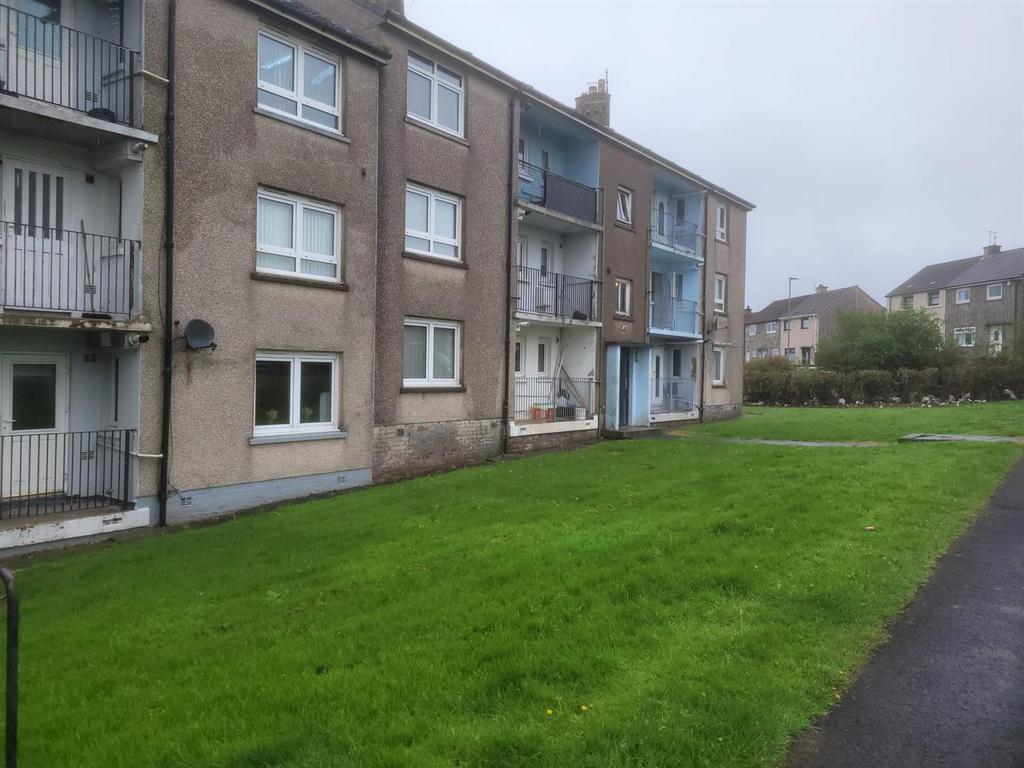 Arran Avenue, Port Glasgow PA14 2 bed flat £500 pcm (£115 pw)