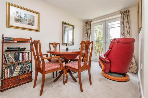 2 bedroom apartment for sale, Victoria Gardens. Raglan Road, Frinton-On-Sea, Essex, CO13 9FA