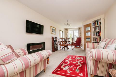 2 bedroom apartment for sale, Victoria Gardens. Raglan Road, Frinton-On-Sea, Essex, CO13 9FA