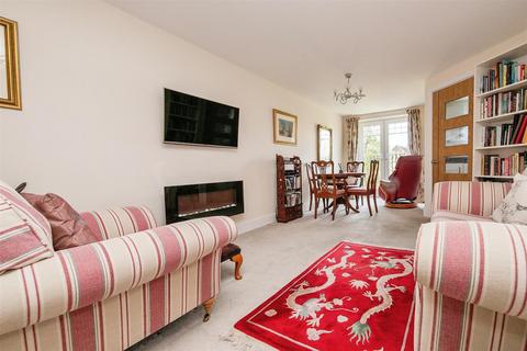 2 bedroom apartment for sale, Victoria Gardens. Raglan Road, Frinton-On-Sea, Essex, CO13 9FA