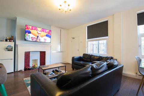 6 bedroom terraced house to rent - Regent Terrace, Hyde Park, Leeds, LS6 1NP