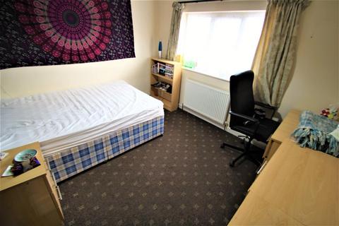 6 bedroom semi-detached house to rent, Walmsley Road, Hyde Park, Leeds, LS6 1NG