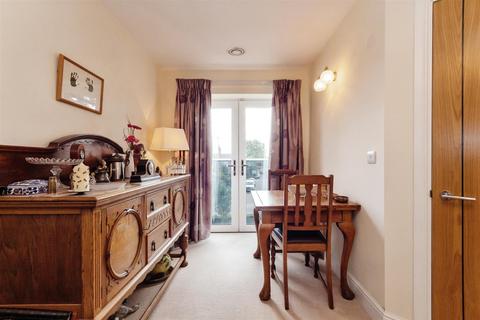 1 bedroom apartment for sale, River View Court, Wilford Lane, West Bridgford, Nottingham, NG2 7TA