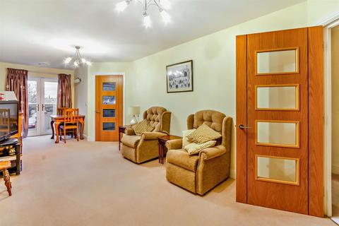 1 bedroom apartment for sale, River View Court, Wilford Lane, West Bridgford, Nottingham, NG2 7TA