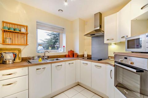 1 bedroom apartment for sale, River View Court, Wilford Lane, West Bridgford, Nottingham, NG2 7TA